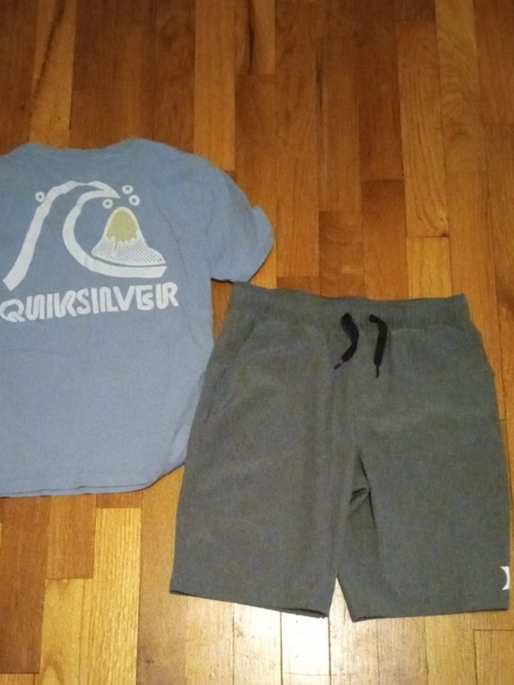 Quiksilver tee and Hurley Gray Elastic Waist Drawstring Shorts boys Med